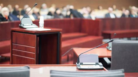 9 Things Lawyers Look for When Picking a Jury .